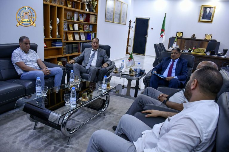 السيد والي الولاية يستقبل المدير العام للمكننة الزراعية